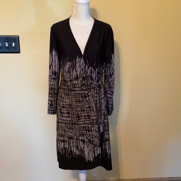 BCBGMaxAzria Dresses & Skirts - BCBGMaxazria duster/wrap around dress